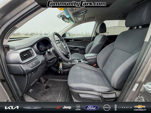 Used 2019 Kia Sorento LX image 12