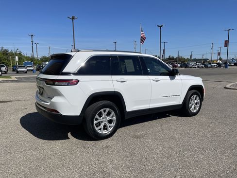 Used 2023 Jeep Grand Cherokee Limited AWD/4WD image 3