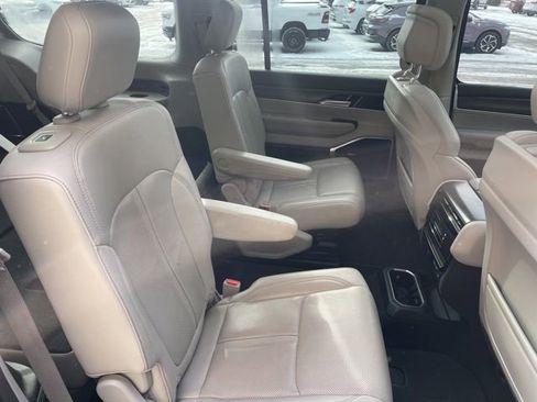 Used 2023 Jeep Wagoneer Series II w/ Premium Group I image 15