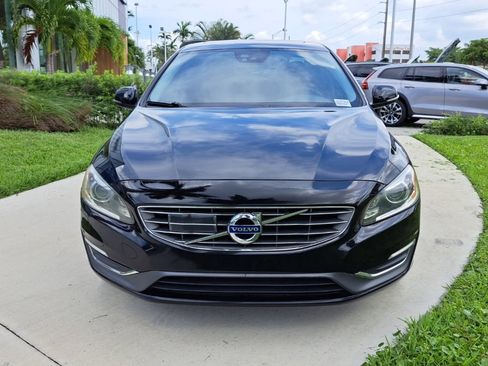 Used 2017 Volvo S60 T5 Inscription Platinum image 2