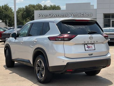 Used 2025 Nissan Rogue SV FWD image 6