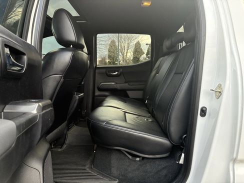 Used 2020 Toyota Tacoma TRD Off-Road w/ TRD Premium Off Road Package image 23