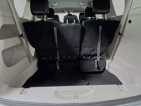 Used 2024 Chrysler Pacifica Touring-L FWD image 30