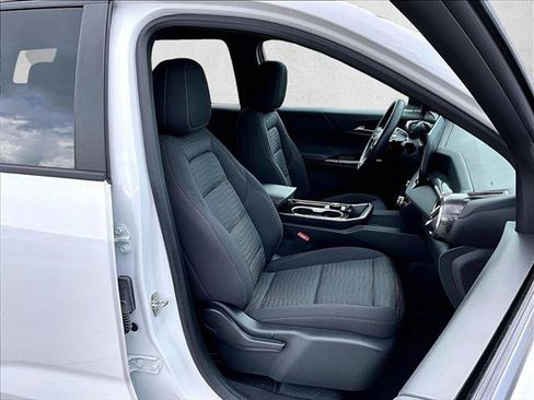 Used 2026 Chevrolet Equinox LT FWD image 9