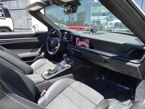 Used 2022 Porsche 911 Carrera GTS RWD image 21