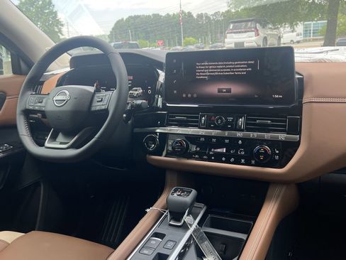 New 2026 Nissan Pathfinder Platinum FWD image 3
