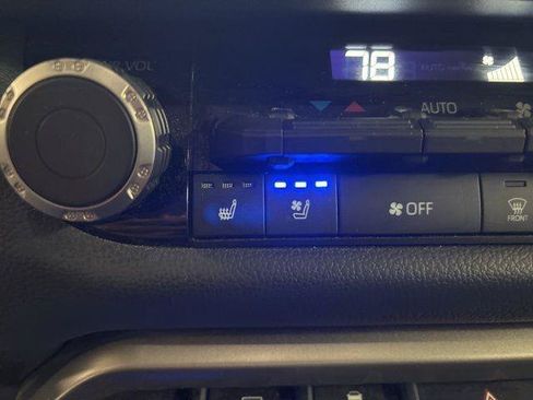 Used 2022 Toyota Tundra Limited AWD/4WD image 36