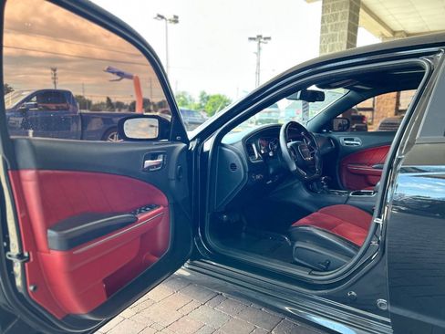 Used 2018 Dodge Charger R/T Scat Pack RWD image 32