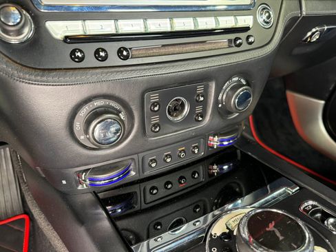 Used 2017 Rolls-Royce Dawn image 31