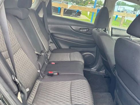 Used 2018 Nissan Rogue SV w/ Premium Package FWD image 15