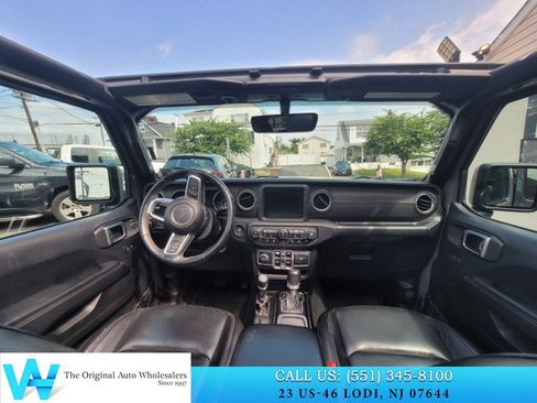 Used 2018 Jeep Wrangler Unlimited Sahara AWD/4WD image 10