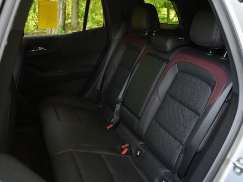 New 2026 Chevrolet Equinox RS w/ Convenience Package III AWD/4WD image 9