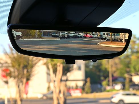 Used 2023 GMC Yukon XL Denali Ultimate image 32