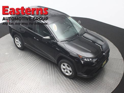 Used 2020 Toyota RAV4 LE AWD/4WD image 3