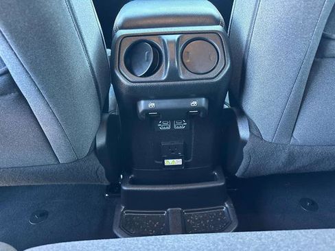 Used 2024 Jeep Wrangler Unlimited Sahara image 12