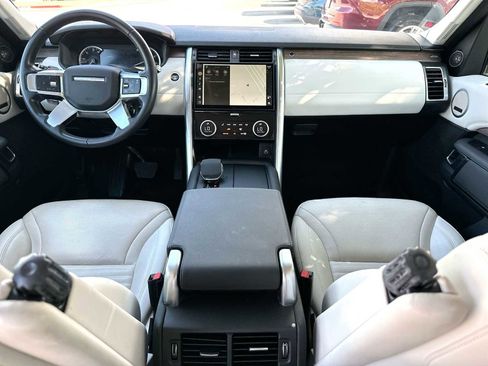 Used 2023 Land Rover Discovery S image 25