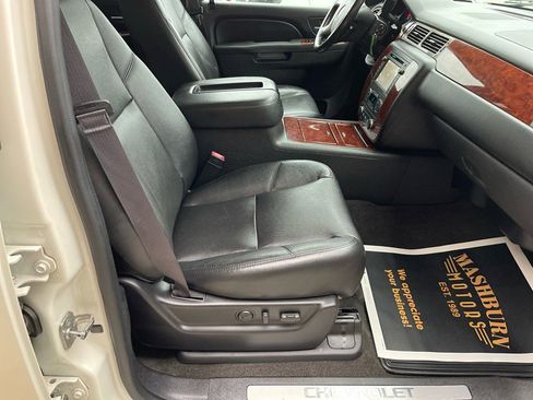 Used 2013 Chevrolet Avalanche LTZ image 39