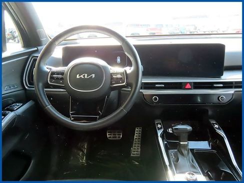 Used 2024 Kia Sorento SX Prestige image 12