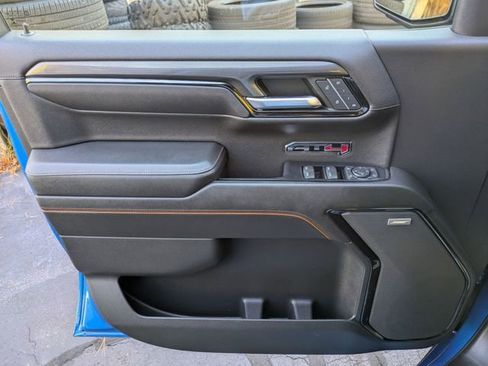 Used 2022 GMC Sierra 1500 AT4 w/ AT4 Preferred Package image 11