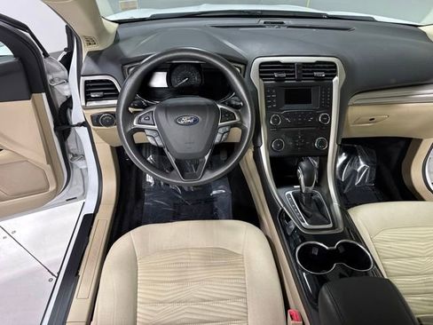 Used 2016 Ford Fusion SE FWD image 14