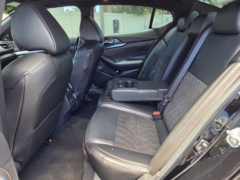 Used 2022 Nissan Maxima SR w/ Sport Mat Group FWD image 13