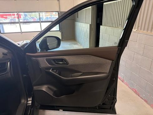 Used 2023 Nissan Rogue S AWD/4WD image 16
