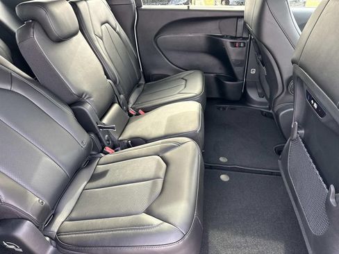 New 2026 Chrysler Pacifica Select FWD image 17