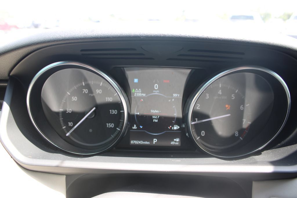 Used 2019 Land Rover Discovery SE AWD/4WD image 16