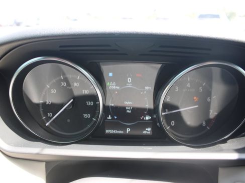 Used 2019 Land Rover Discovery SE AWD/4WD image 16