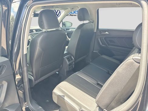 Used 2022 Volkswagen Tiguan SE FWD image 24