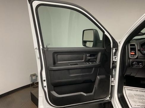 Used 2024 RAM 2500 Tradesman w/ Chrome Appearance Group AWD/4WD image 10