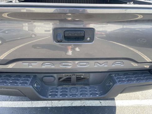 Used 2016 Toyota Tacoma SR image 22