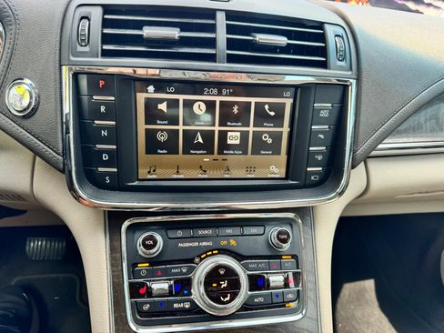 Used 2017 Lincoln Continental Reserve w/ Technology Package FWD image 21