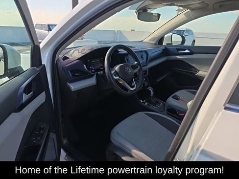 Used 2023 Volkswagen Taos SE image 4