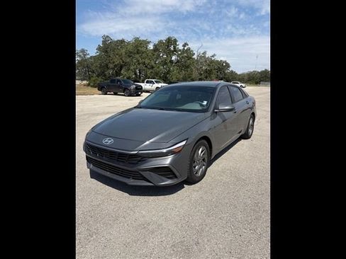 Used 2024 Hyundai Elantra SEL FWD image 2