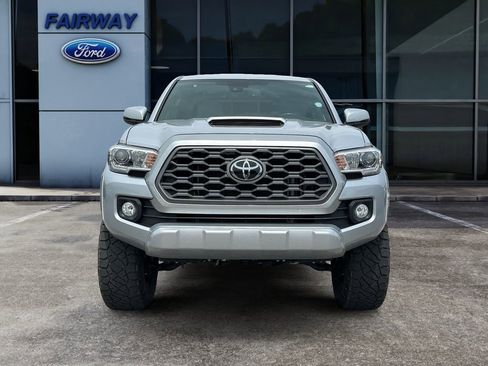 Used 2022 Toyota Tacoma TRD Sport w/ Technology Package AWD/4WD image 3