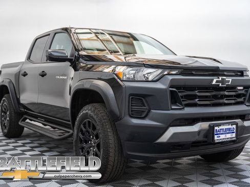 Used 2025 Chevrolet Colorado Trail Boss AWD/4WD image 1