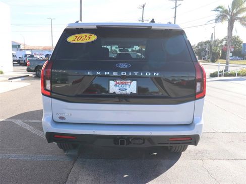New 2025 Ford Expedition Active image 14