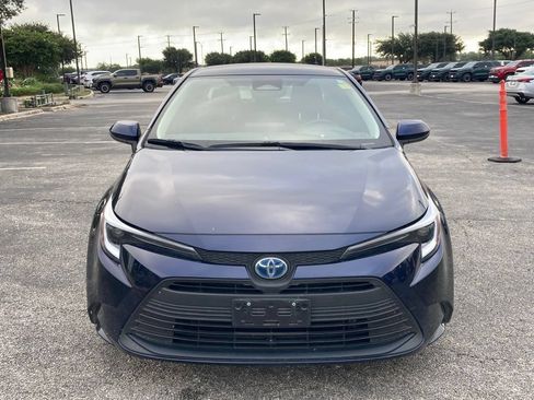 Used 2025 Toyota Corolla LE FWD image 2