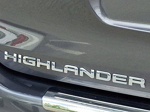 Used 2020 Toyota Highlander XLE AWD/4WD image 30