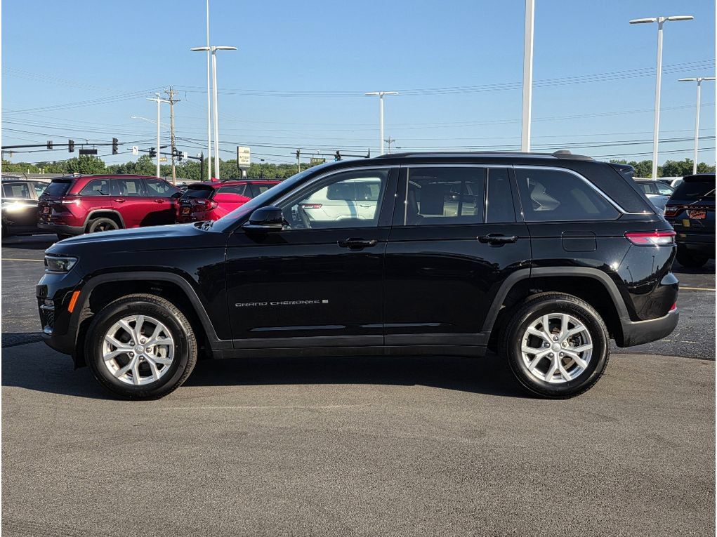 Used 2023 Jeep Grand Cherokee Limited AWD/4WD image 16