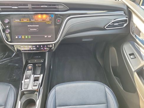 Used 2022 Chevrolet Bolt EUV LT w/ Convenience Package image 14