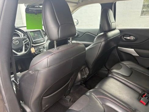 Used 2017 Jeep Cherokee Trailhawk w/ Cold Weather Group AWD/4WD image 12