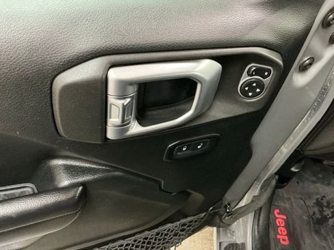 Used 2018 Jeep Wrangler Unlimited Sport S AWD/4WD image 15