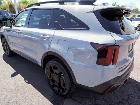 Used 2025 Kia Sorento SX Prestige w/ Olive Brown Leather Package AWD/4WD image 4