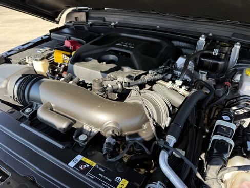 Used 2025 Jeep Wrangler Unlimited Sahara image 33