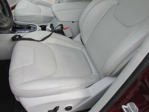 Used 2020 Jeep Cherokee Limited image 50