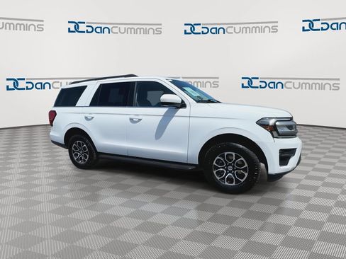 Used 2024 Ford Expedition XLT AWD/4WD image 2