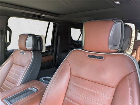Used 2023 GMC Yukon XL Denali Ultimate AWD/4WD image 13