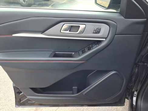 Used 2025 Ford Explorer ST-Line w/ Premium Package image 12